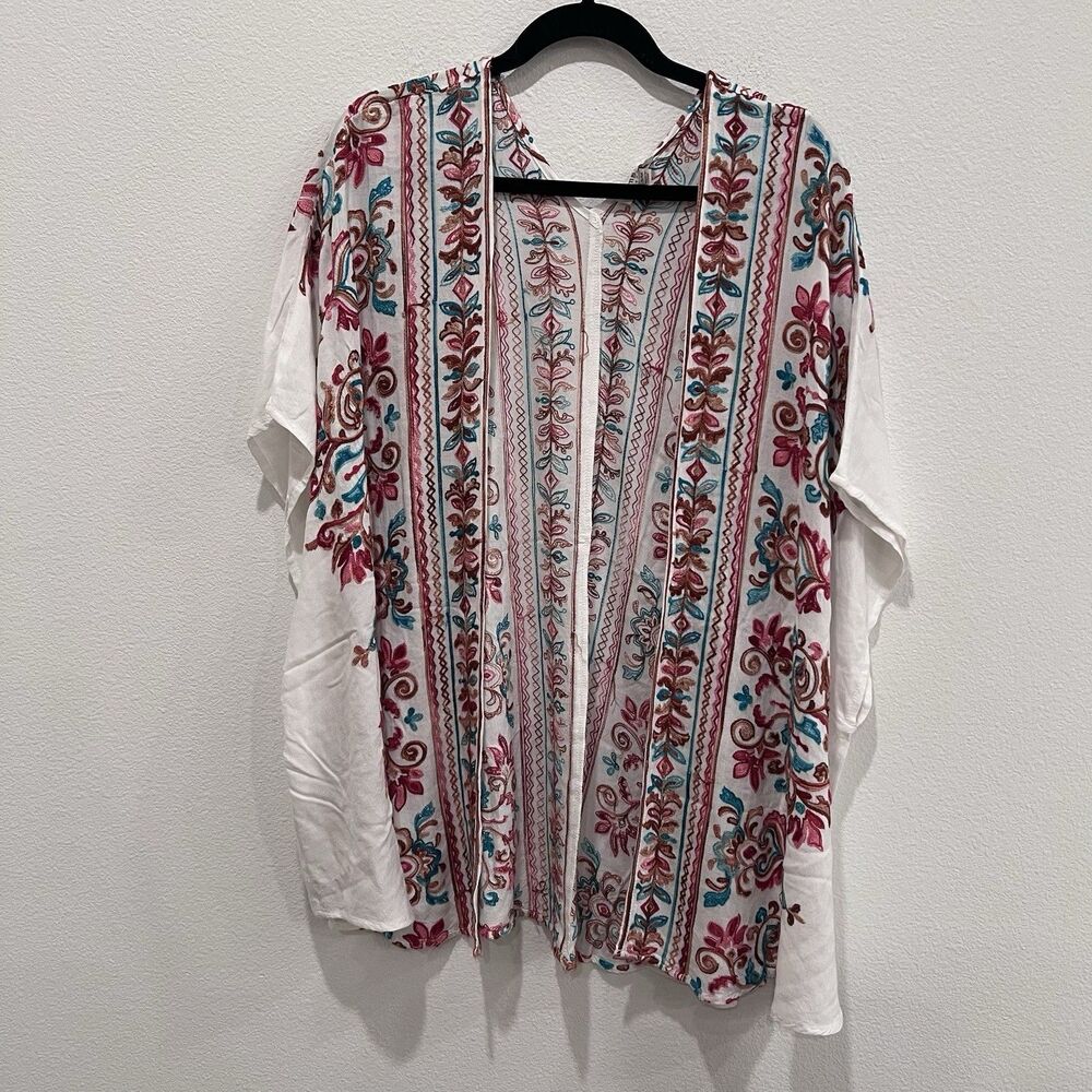 Umgee Size S/M Kimono Open White Floral Embroidered Boho Hippie Cardigan Topper